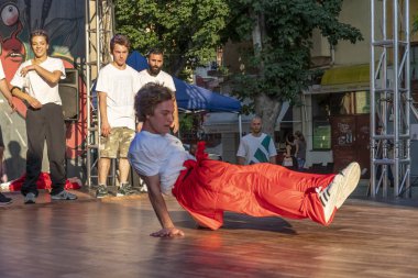 Filibe 'de kapana bölgesinde breakdance gösterisi