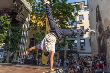Filibe 'de kapana bölgesinde breakdance gösterisi