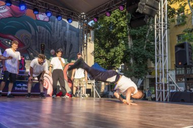 Filibe 'de kapana bölgesinde breakdance gösterisi