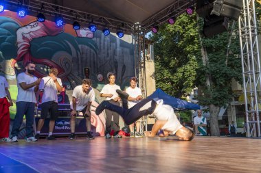 Filibe 'de kapana bölgesinde breakdance gösterisi
