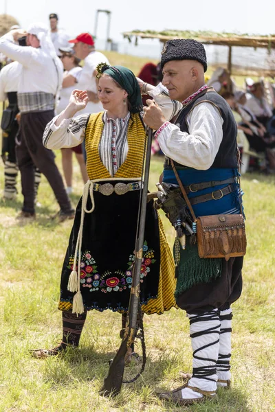 Traditioneel Bulgaars folklore festival met dansen en handcraf — Stockfoto