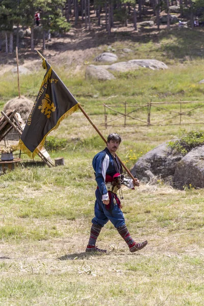 Manifestação de guerreiros Hajduci durante a festa tradicional búlgara — Fotografia de Stock