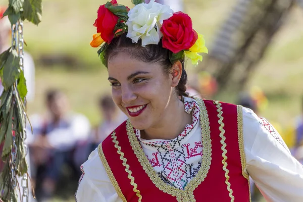 Traditioneel Bulgaars folklore festival met dansen en handcraf — Stockfoto