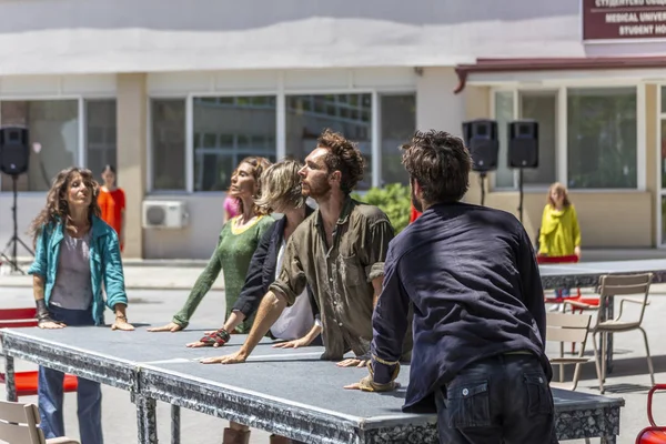 Espectáculo de danza en un área urbana — Foto de Stock