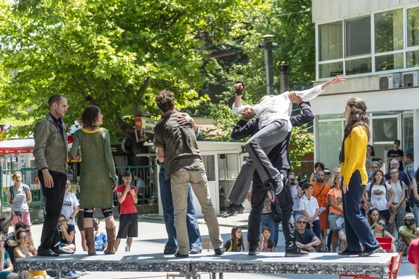 Espectáculo de danza en un área urbana — Foto de Stock