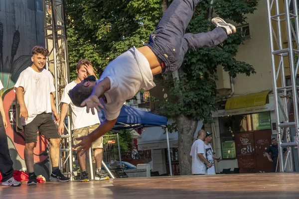 Breakdance show w okolicy Kapana w Płowdiwie — Zdjęcie stockowe