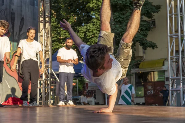 Espectáculo de breakdance en el área de Kapana en Plovdiv — Foto de Stock