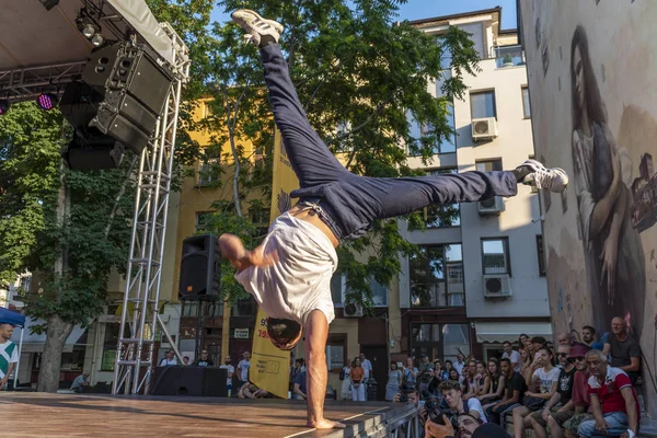 Espectáculo de breakdance en el área de Kapana en Plovdiv — Foto de Stock