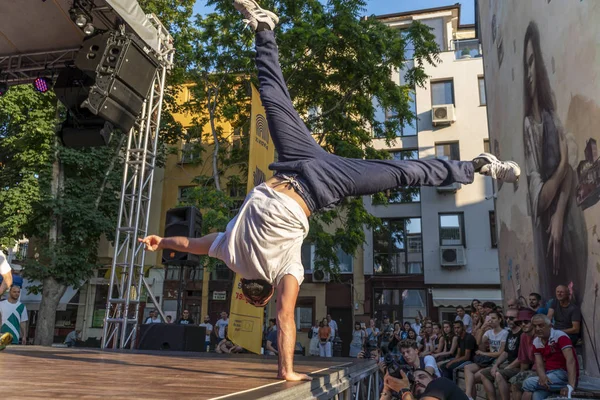 Espectáculo de breakdance en el área de Kapana en Plovdiv — Foto de Stock
