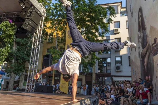 Espectáculo de breakdance en el área de Kapana en Plovdiv — Foto de Stock