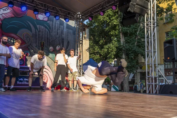 Espectáculo de breakdance en el área de Kapana en Plovdiv — Foto de Stock