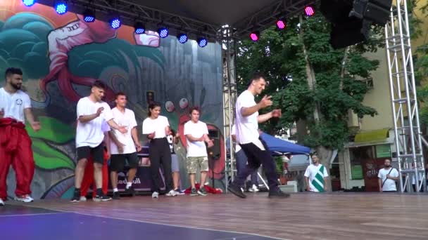 Filibe 'de kapana bölgesinde breakdance gösterisi — Stok video