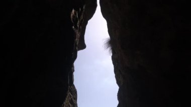 Bulgaristan'da Utroba mağarası olarak da bilinen rahim mağarası