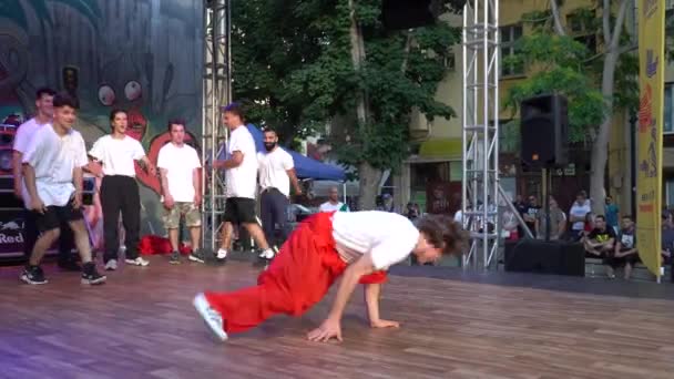 Filibe 'de kapana bölgesinde breakdance gösterisi — Stok video