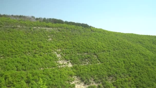 Vista da montanha a partir de um mirante — Vídeo de Stock