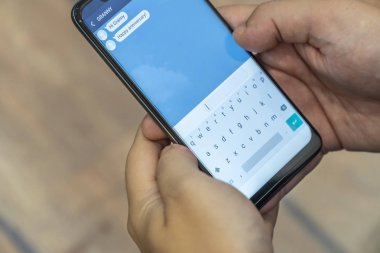 Evlilik yıldönümü için büyükanneye mesaj atma