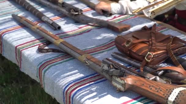 Old guns and rifles on a table — Stock Video