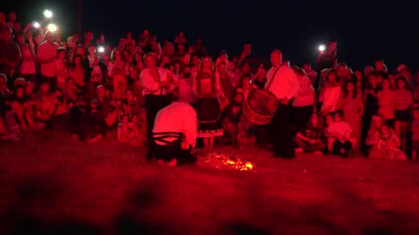 Nestinarstvo denilen ateş yürüyüş geleneksel Bulgar ritüel — Stok video