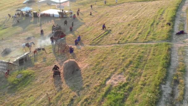 View from above of reenacment of hajduti attack against the ottoman soldiers — Stock Video