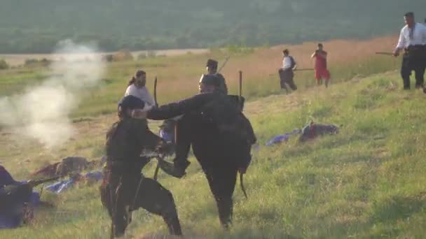 Nachstellung des Hadschuti-Angriffs auf die osmanischen Soldaten — Stockvideo