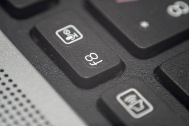 Klavyedeki f8 tuşuna yakın