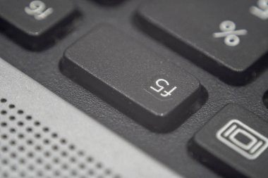 Klavyedeki f5 tuşuna yakın