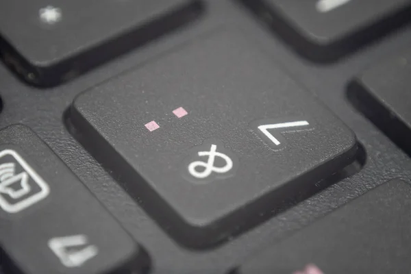 Close up of the number 7 and ampersand sign key on a keyboard — Stock Photo, Image