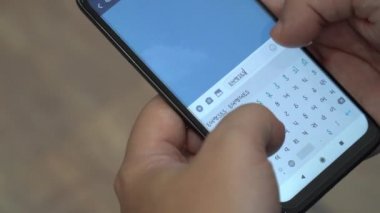 Akıllı telefonda hiyerogliflerle yabancı mesajlar yazma