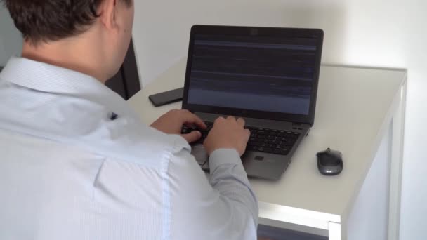 Hacker codering onderbroken door een code regen — Stockvideo