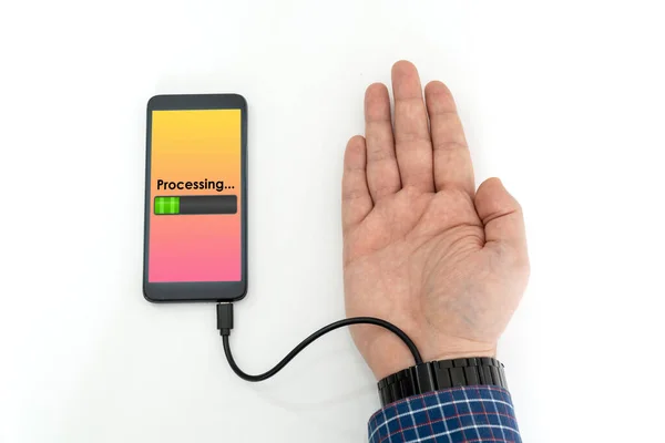 Förstärkt Mänsklig Hand Ansluten Till Smartphone Usb Kabel Och Överföring — Stockfoto