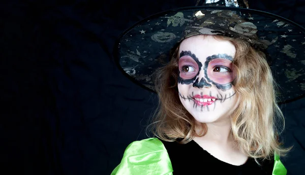 Кавказская Девушка Одетая Ведьма Хэллоуин Нарисованная Типично Мексиканской День Мертвых — стоковое фото