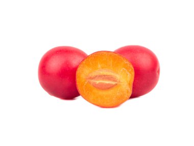 Yarısı beyaz zemin üzerine kırmızı kiraz eriği