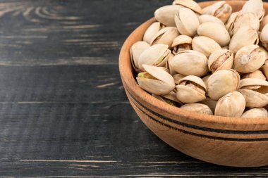 Bölüm kase tuzlu fıstık fındık tablo ile