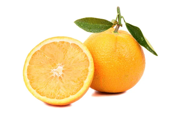 Fruits Frais Avec Des Moitiés Orange Juteuses Sur Fond Blanc — Photo