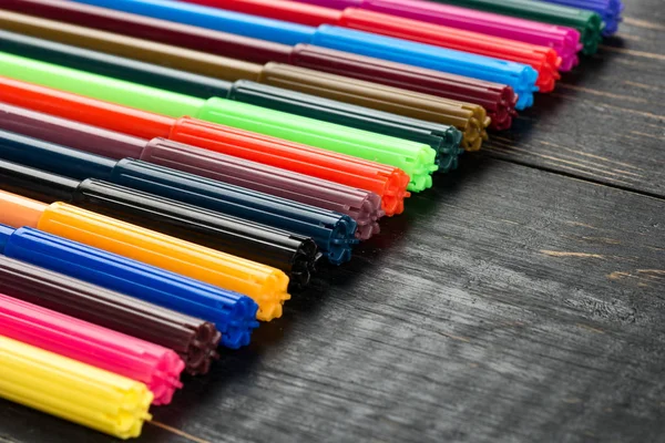 Marqueurs Colorés Sur Fond Bois Gros Plan — Photo