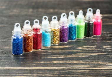 Pullu çivi ve karanlık tablo makyaj için şişe