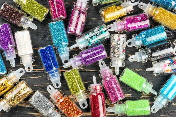 Molte Bottiglie Sparse Con Trucco Glitter Vista Dall Alto — Foto Stock