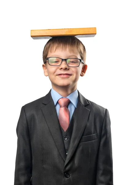 Schüler Mit Brille Hält Ein Buch Auf Dem Kopf Auf — Stockfoto