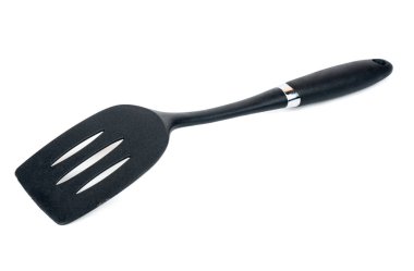 Beyaz arka plan üzerinde üstten görünüm izole siyah plastik mutfak spatula