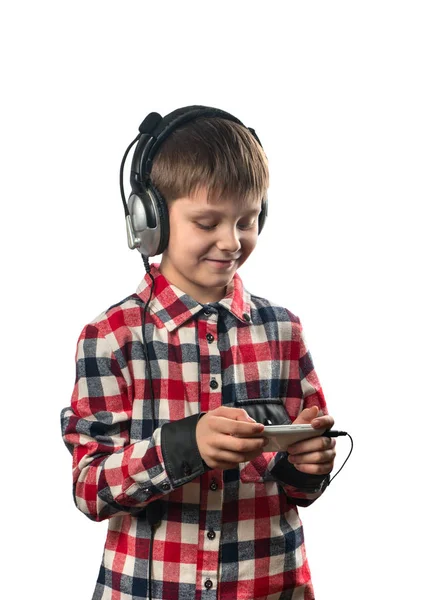 Αγόρι Ακούτε Μουσική Στα Ακουστικά Ένα Smartphone Λευκό Φόντο — Φωτογραφία Αρχείου