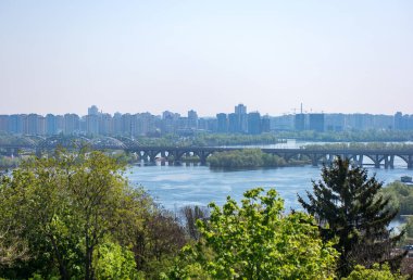 Güzel bahar manzara Paton köprüden Dinyeper, Kiev, Ukrayna