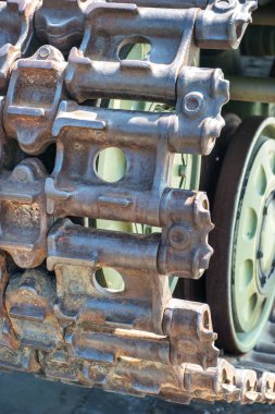 Demir caterpillar eski muharebe tankı kapat