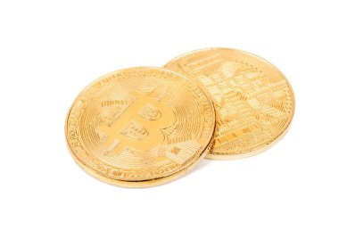 Bitcoins beyaz bir arka plan üzerinde iki altın paralar