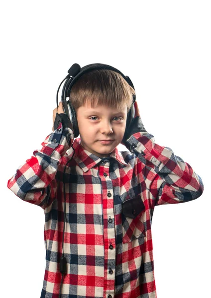 Μικρό Αγόρι Απολαμβάνει Μουσική Στα Ακουστικά Πάνω Από Λευκό Φόντο — Φωτογραφία Αρχείου