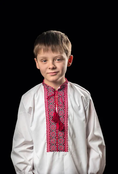 Porträtt Pojke Vit Traditionell Ukrainsk Skjorta — Stockfoto