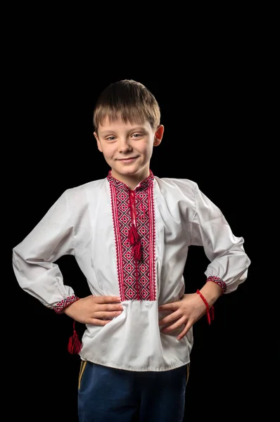 Πορτρέτο Του Ένα Αγόρι Ένα Λευκό Πουκάμισο Παραδοσιακή Ουκρανική — Φωτογραφία Αρχείου