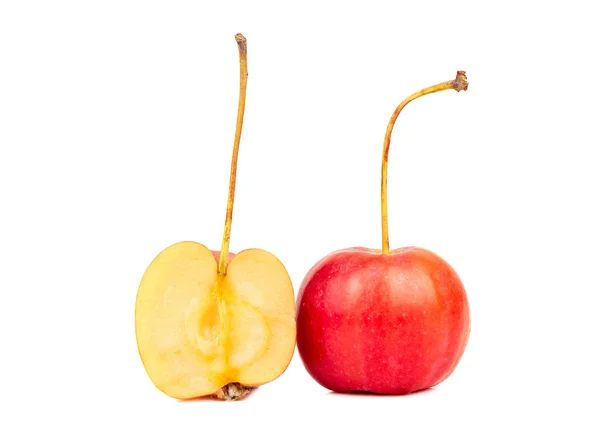 Червоний Райське Яблуко Половиною Білому Тлі — стокове фото