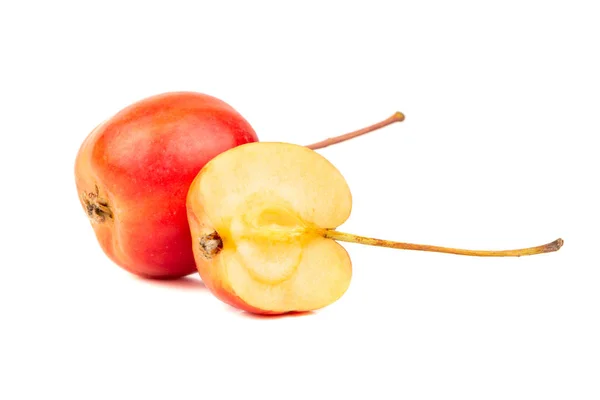 Червоний Райське Яблуко Половиною Білому Тлі — стокове фото