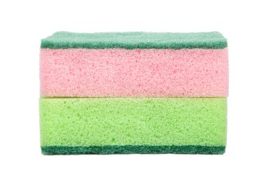 Beyaz arka plan üzerinde izole pembe ve yeşil bulaşık yıkama sünger