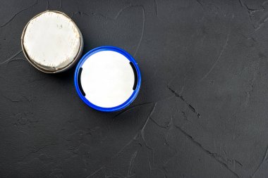 Brie peyniri kutusunda